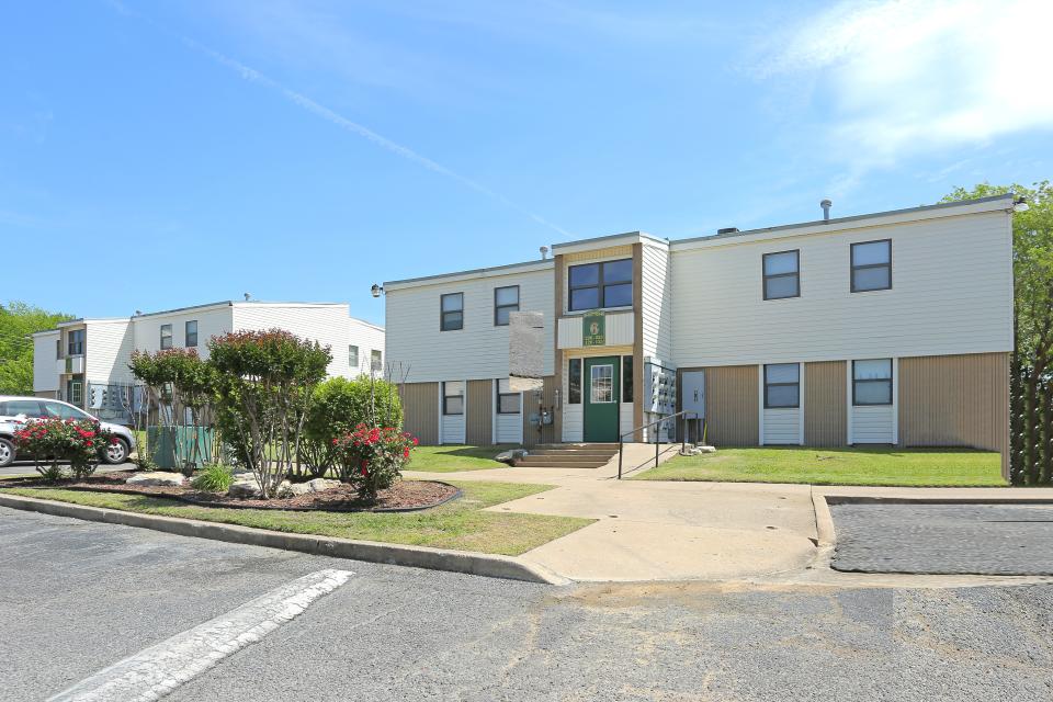 Price Edwards Brokers 2,365,000 Apartment Complex Sale Price Edwards